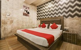 Collection O 76248 Hotel D Crown