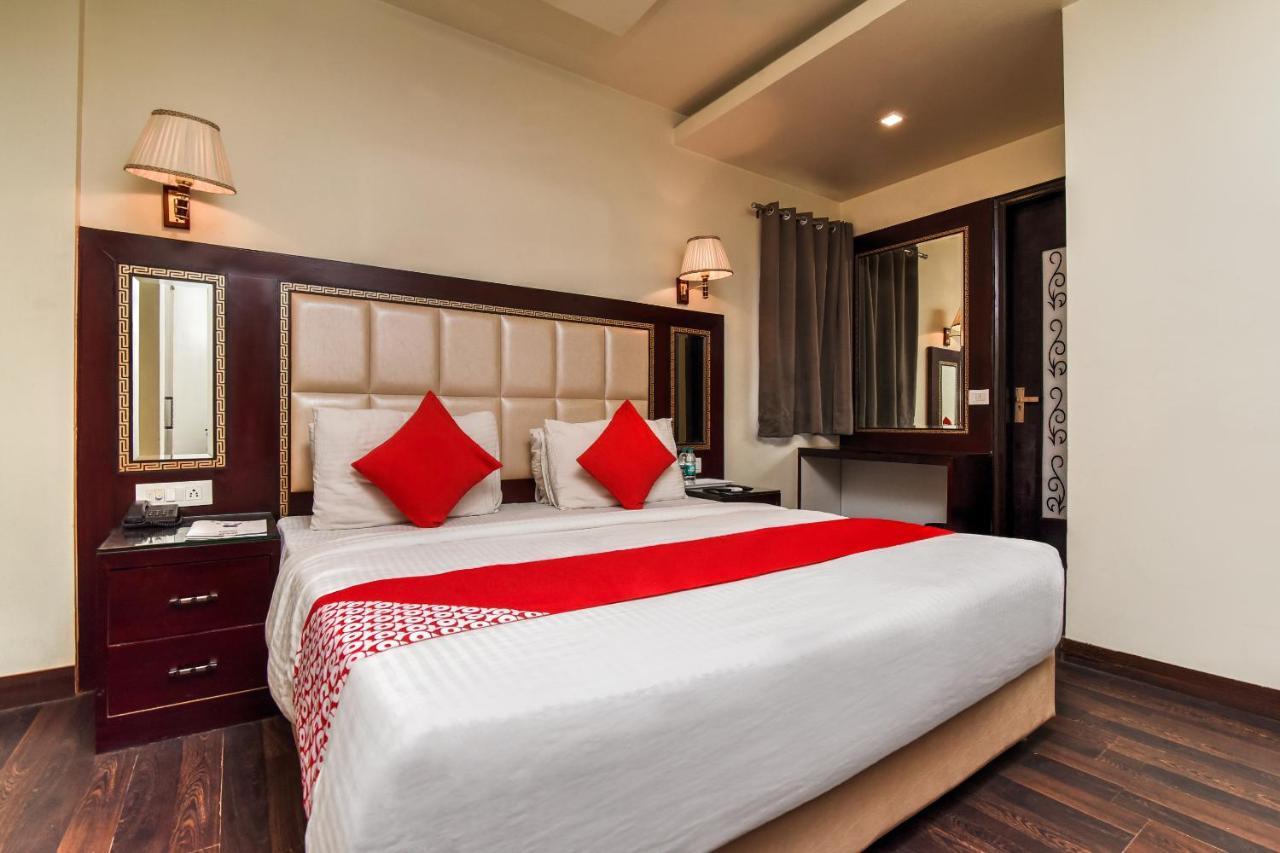 Collection O 76248 Hotel D Crown New Delhi Exterior photo