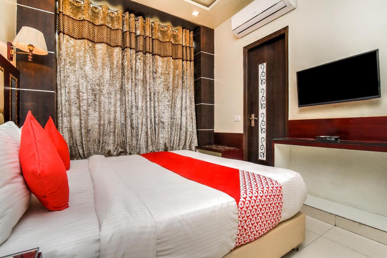 Collection O 76248 Hotel D Crown New Delhi Exterior photo