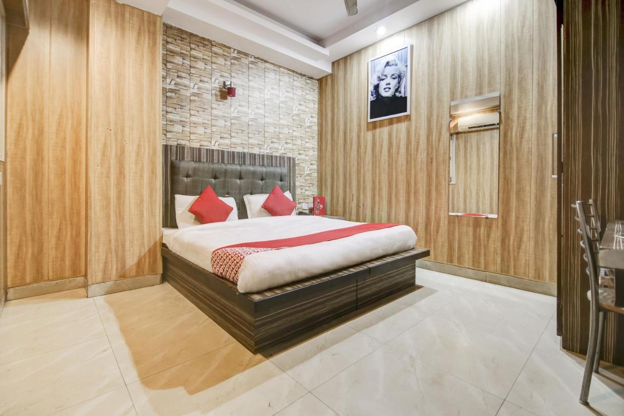Collection O 76248 Hotel D Crown New Delhi Exterior photo