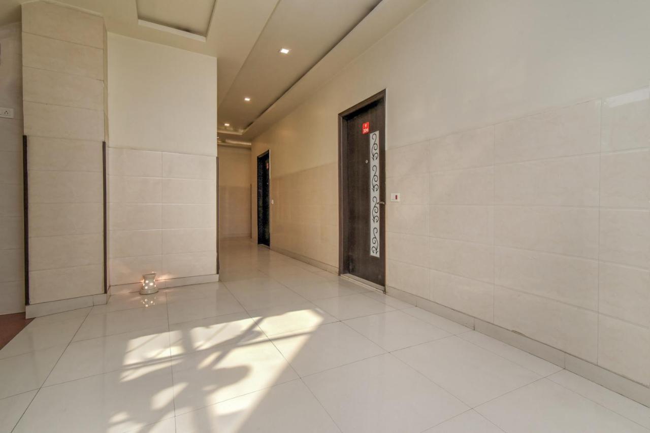 Collection O 76248 Hotel D Crown New Delhi Exterior photo