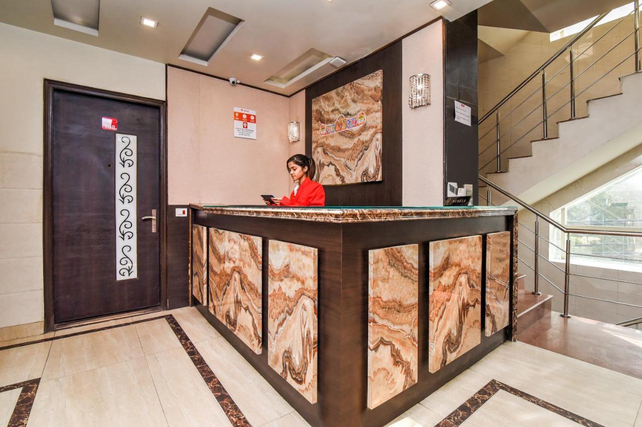 Collection O 76248 Hotel D Crown New Delhi Exterior photo